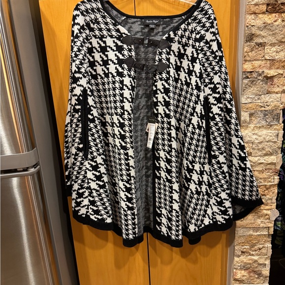 Chic Houndstooth Cape - Picture 10 of 10